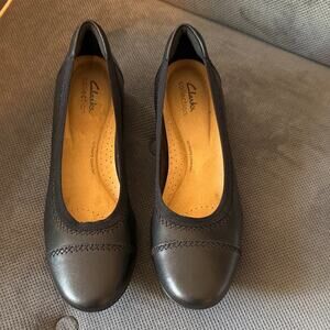 Clarks Women's Black Leather Flats Sz 9.5N